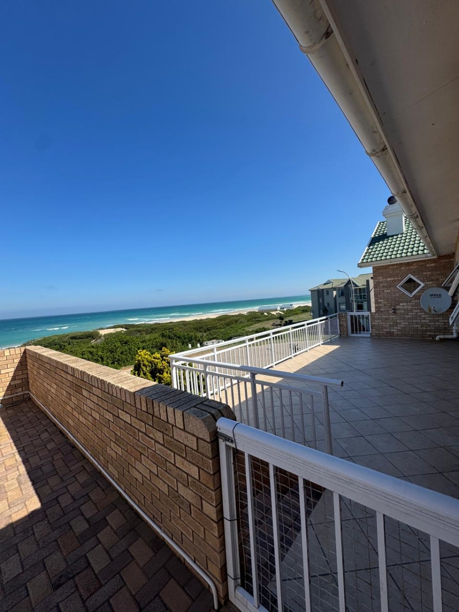 6 Bedroom Property for Sale in Aston Bay Eastern Cape